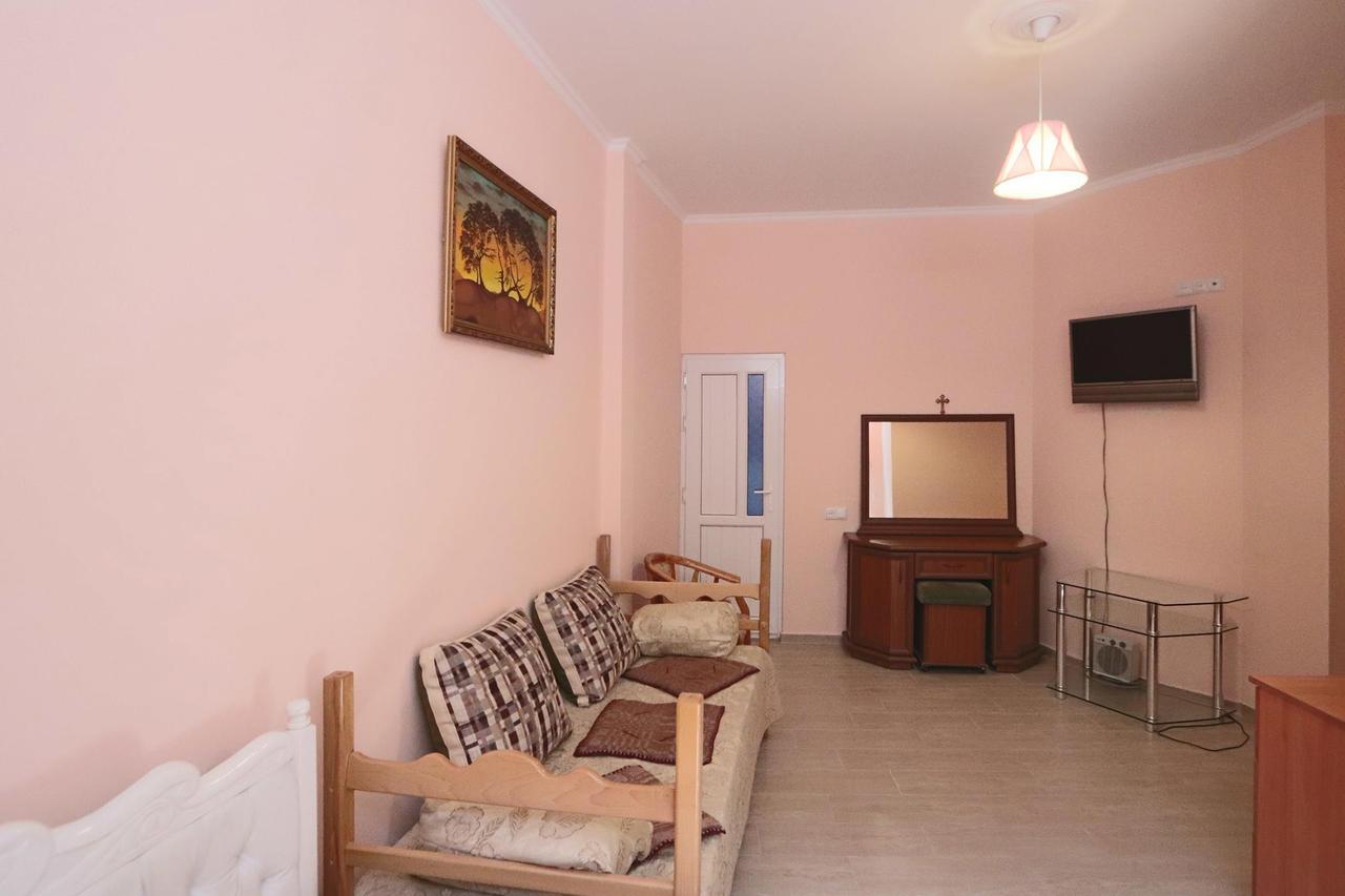 Garnim Guest House Ереван Екстериор снимка