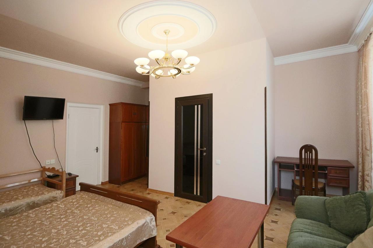 Garnim Guest House Ереван Екстериор снимка